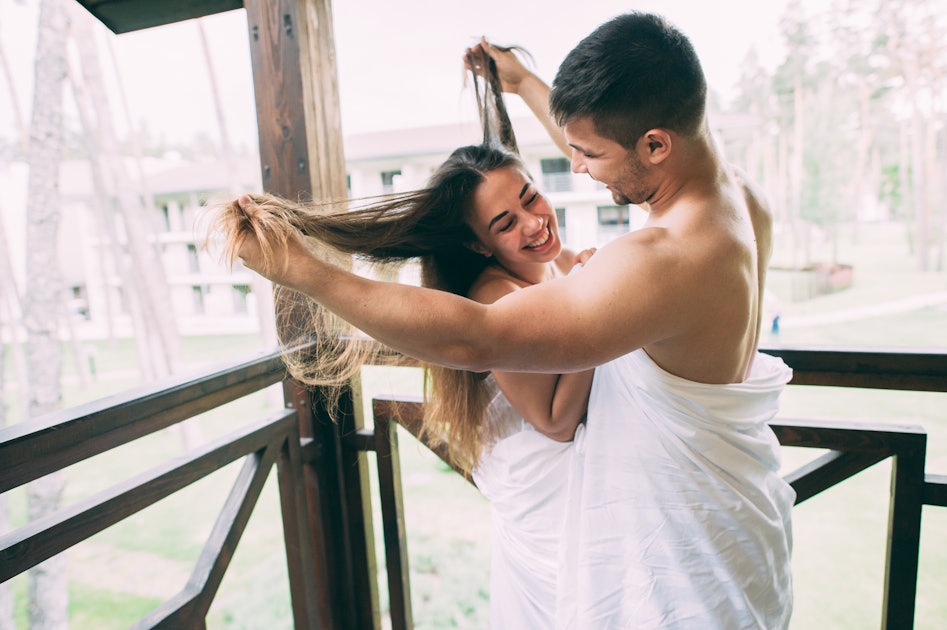 8 Sex Moves To Try On Your Balcony That Ll Give You Big Deck Energy