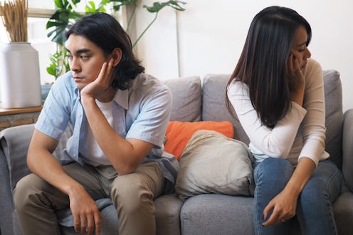 Couples fight Sit facing each other side. Beginning the end of the relationship of husband and wife ...