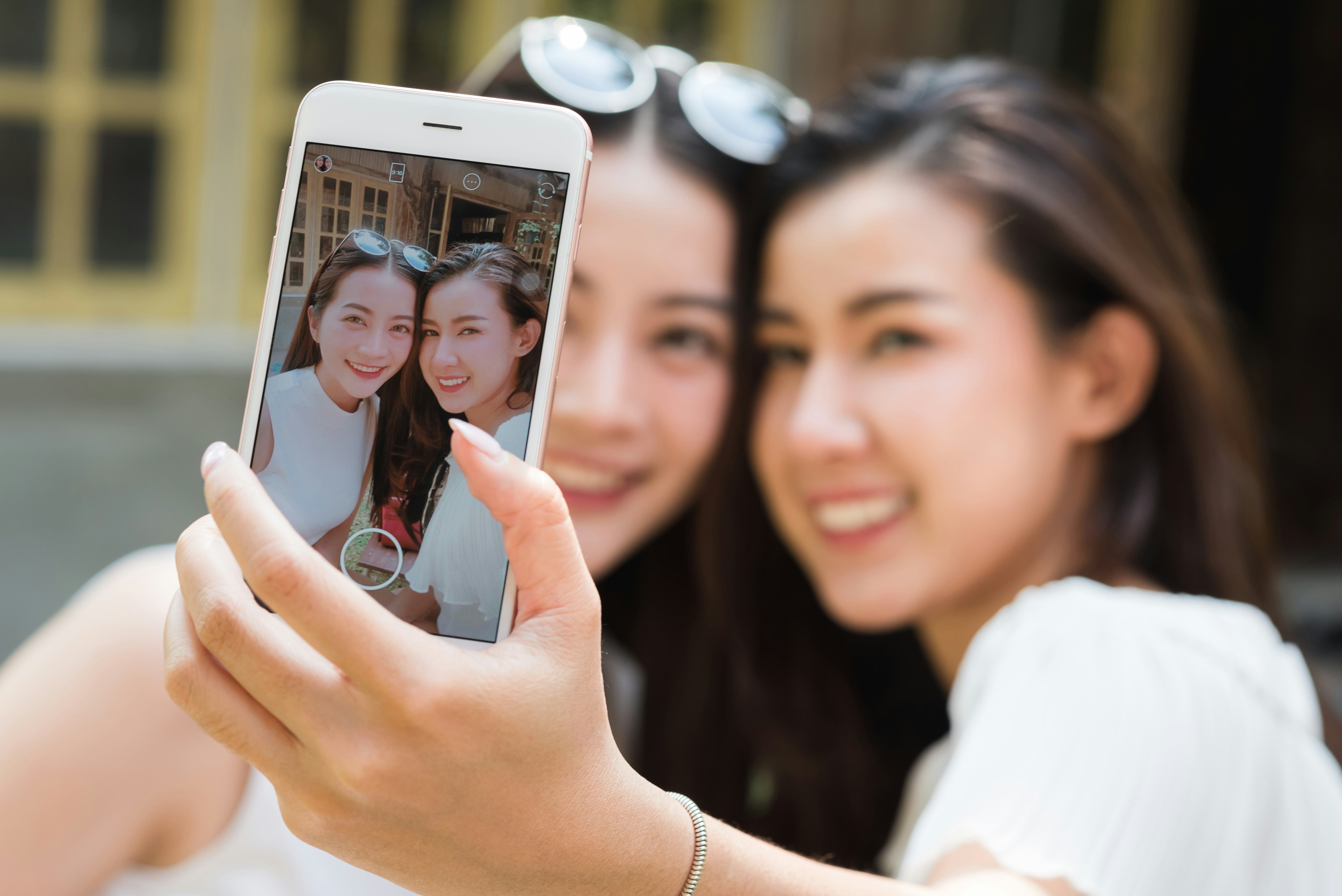 Are Selfies Bad For Your Mental Health? Experts Say They Can Negatively