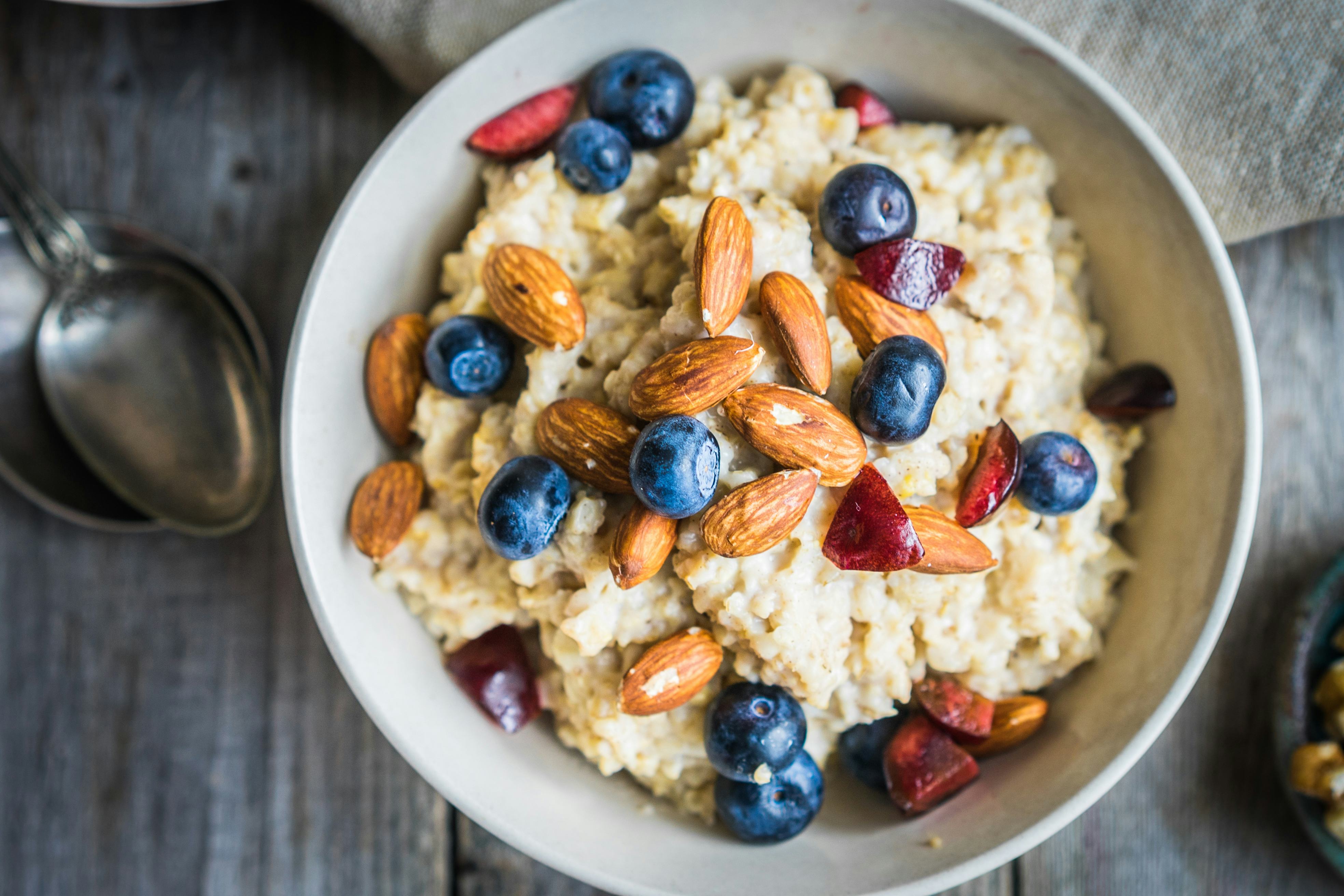 How To Make Instant Oatmeal Taste Good When You Don't Have Much Time To