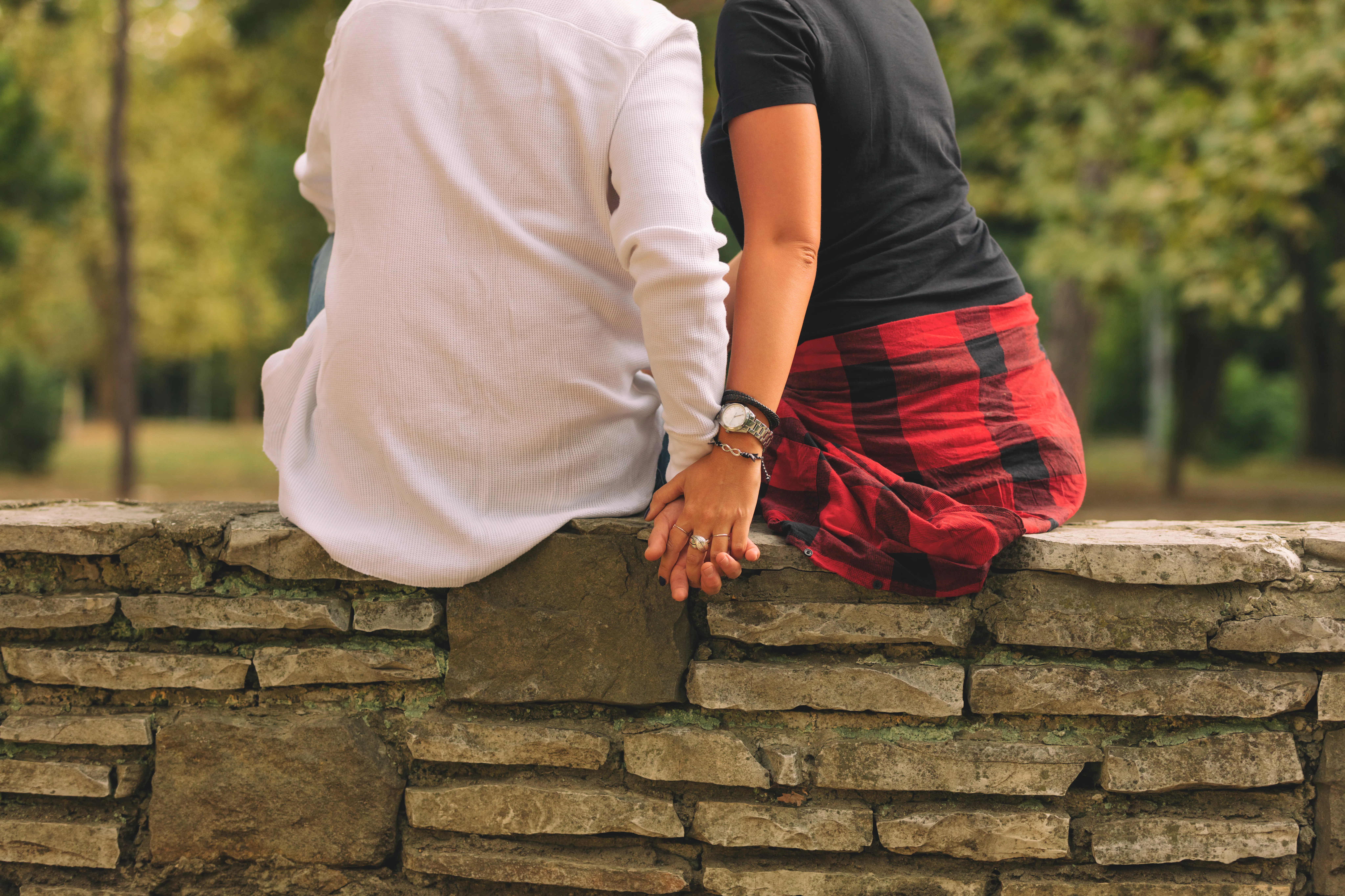 4 Things In Relationships That Are Emotional Abuse & 4 That Aren’t