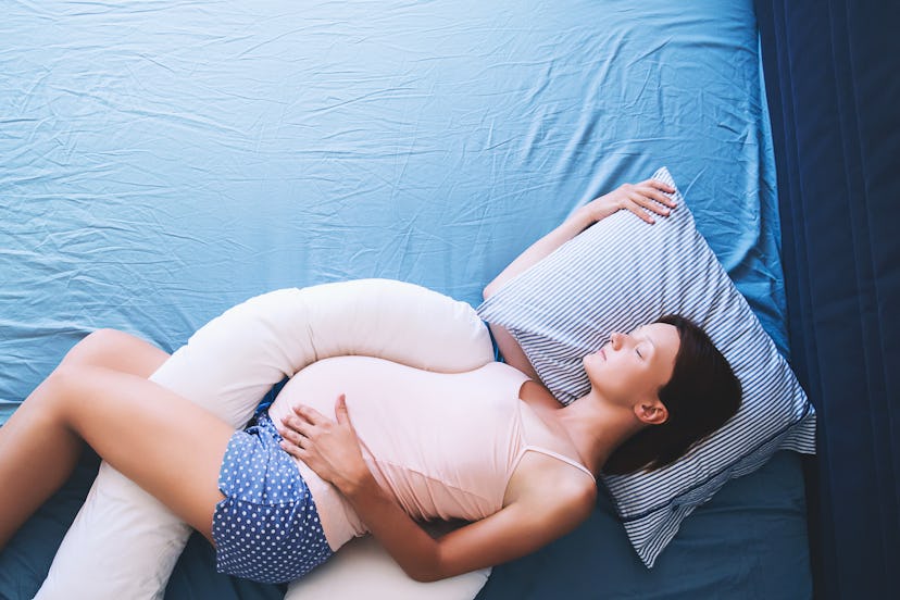 pregnant woman sleeping trying to get pregnancy carpal tunnel relief