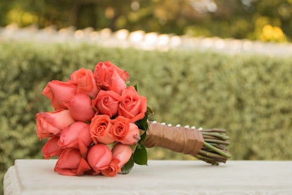Rose wedding roses or flowers tied in brown wrap for fashion