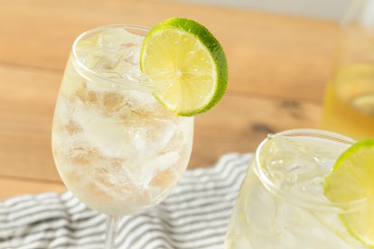 Alcohlic Refreshing Wine Spritzer with LIme and Soda