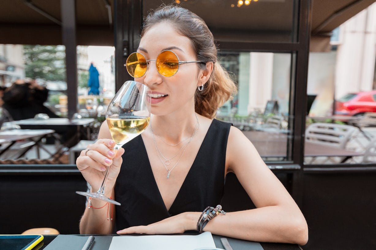 How White Wine Affects Your Body, According To Experts