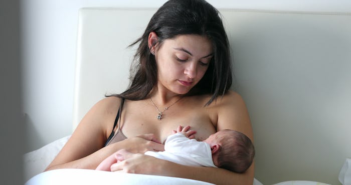 Hand expressing your breast milk can give you and your baby some major benefits, according to expert...