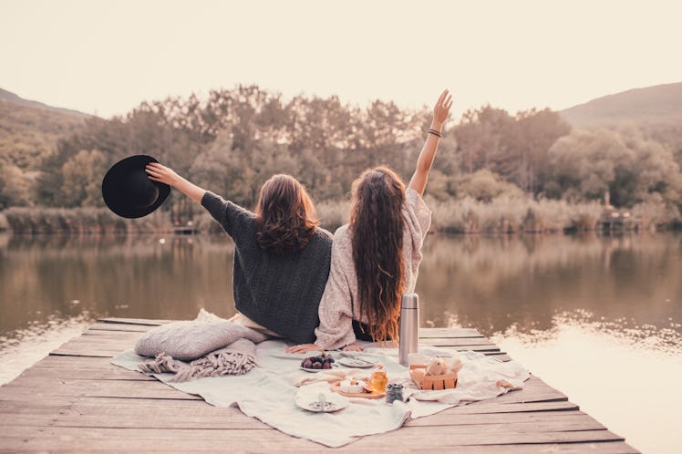 One of the best outdoor fall activities for couples is a picnic.