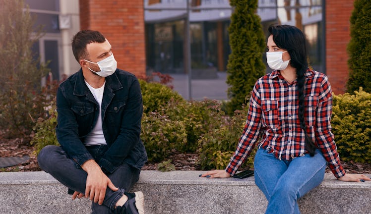 Worried about dodging a kiss during a pandemic date? Just have a convo about personal boundaries ahe...