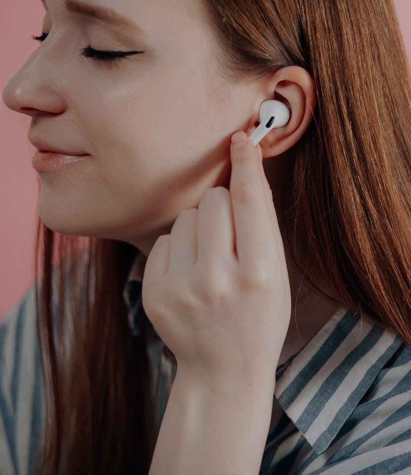 These December headphones sales will hold you over as you wait for AirPods Max.