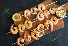 Pregnant women can eat shrimp in moderation, experts say.