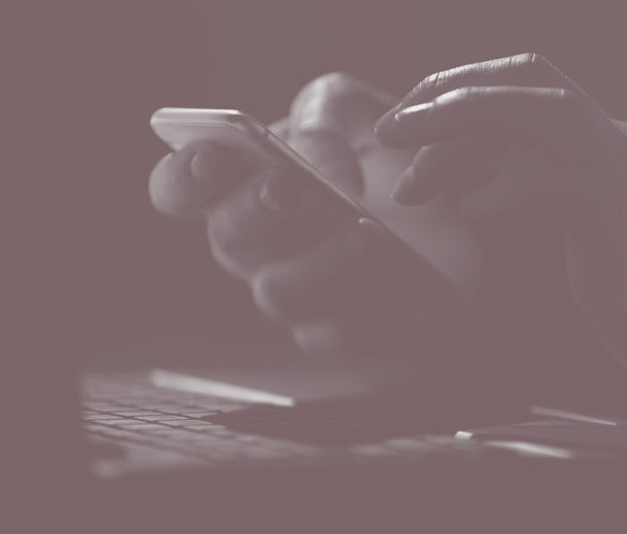 Scammer holds smartphone, cracks two-factor authentication, steals money online