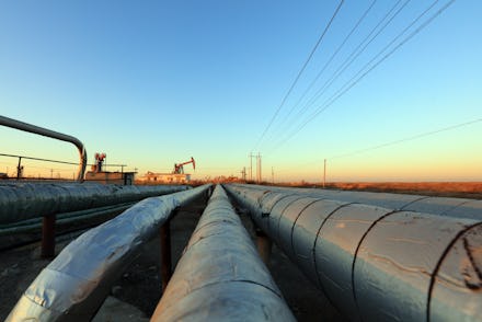 Petroleum transmission pipeline， closeup of photo