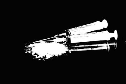 There are 2 syringes and the heroin powder. Made in black and white illustrations.