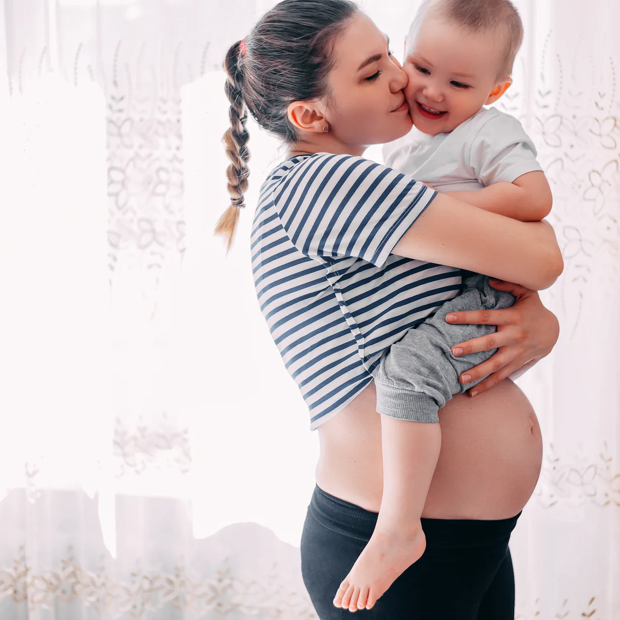 How To Pick Up Your Toddler While Pregnant Save Your Back how-to-pick-up-your-toddler-while-pregnant-save-your-back