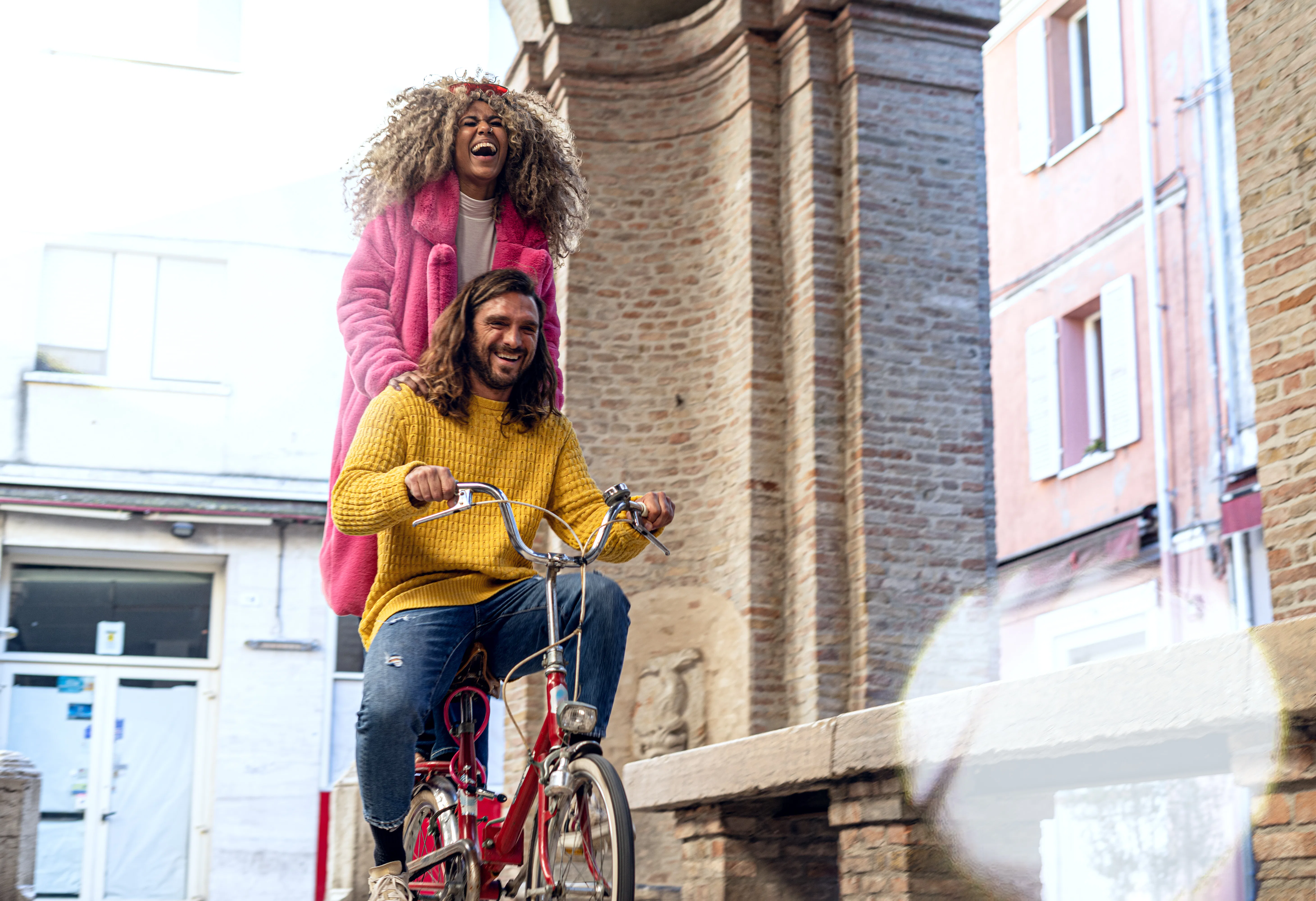 3 Personality Types Who Love Cheesy Romantic Gestures