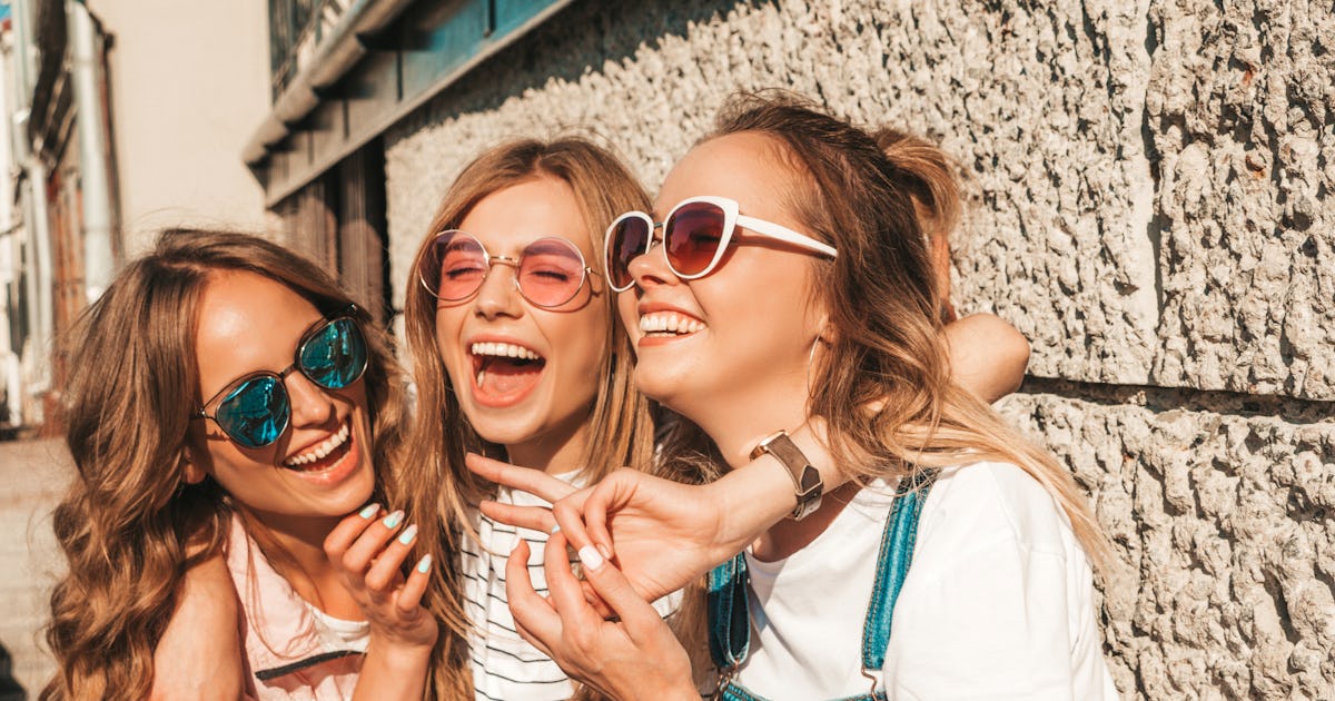 58 Group Chat Names For 3 Best Friends, Because You Can't Stop Texting