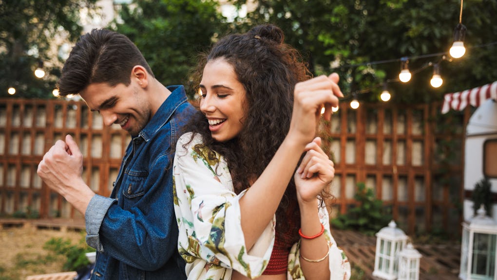 10 Best Tiktok Dance Challenges For Couples Who Are On The Same Beat 10 Best Tiktok Dance Challenges For Couples Who Are On The Same Beat