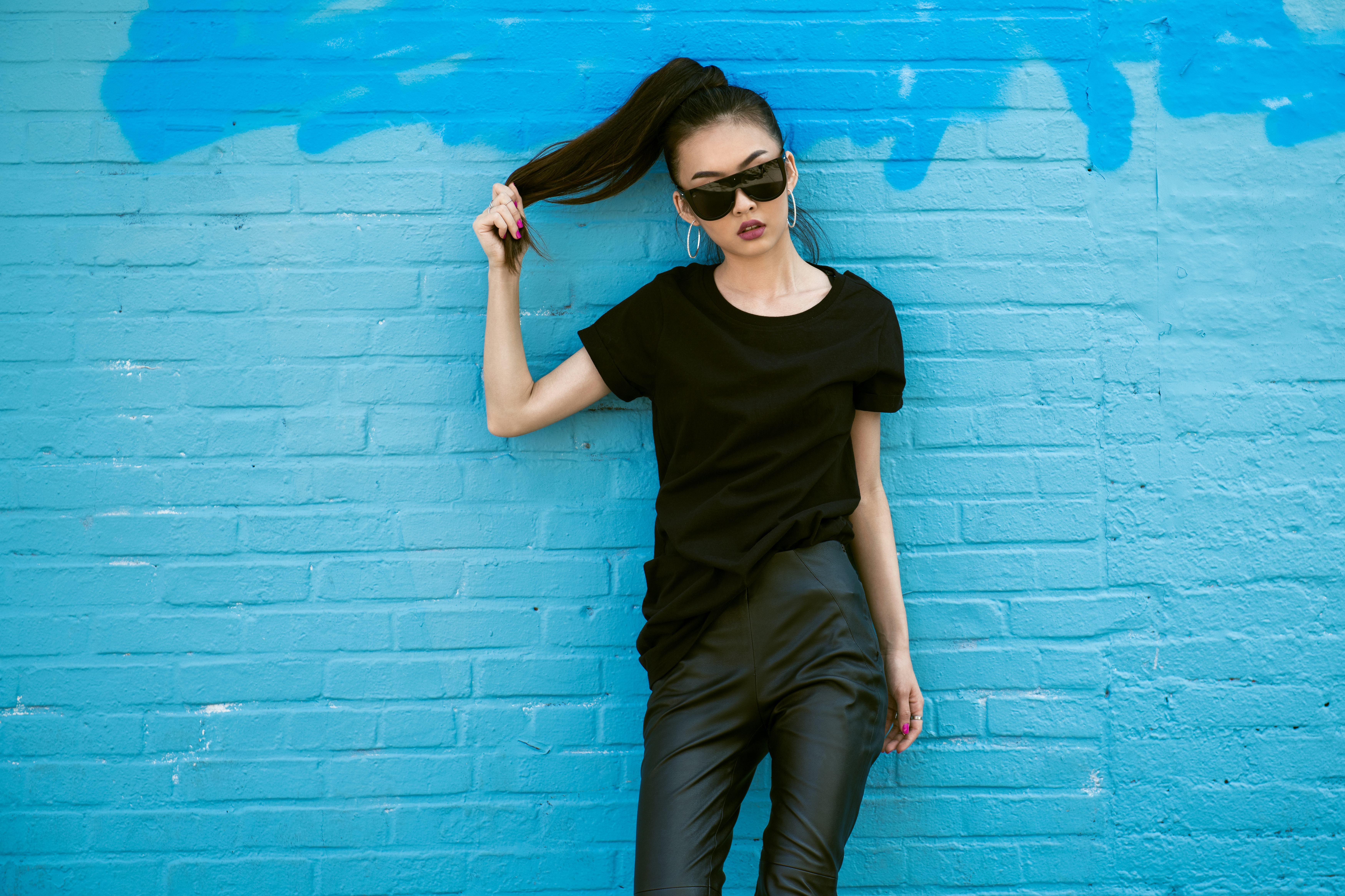 Think Happy Thoughts Quote Women/'s Tee Image by Shutterstock