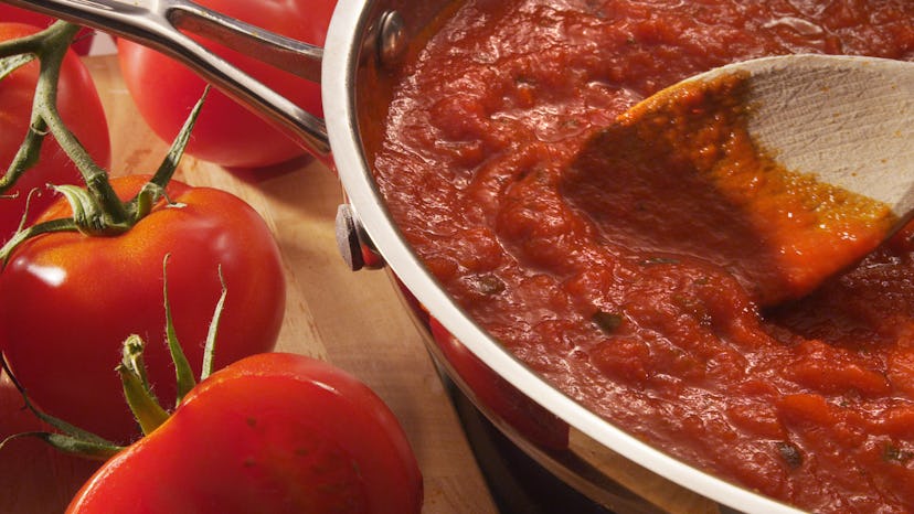 Spaghetti sauce simmering in pan