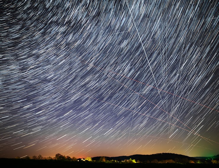 Star trails and traces of planes, starlink satellites and falling stars during the April Lyrids 2020...