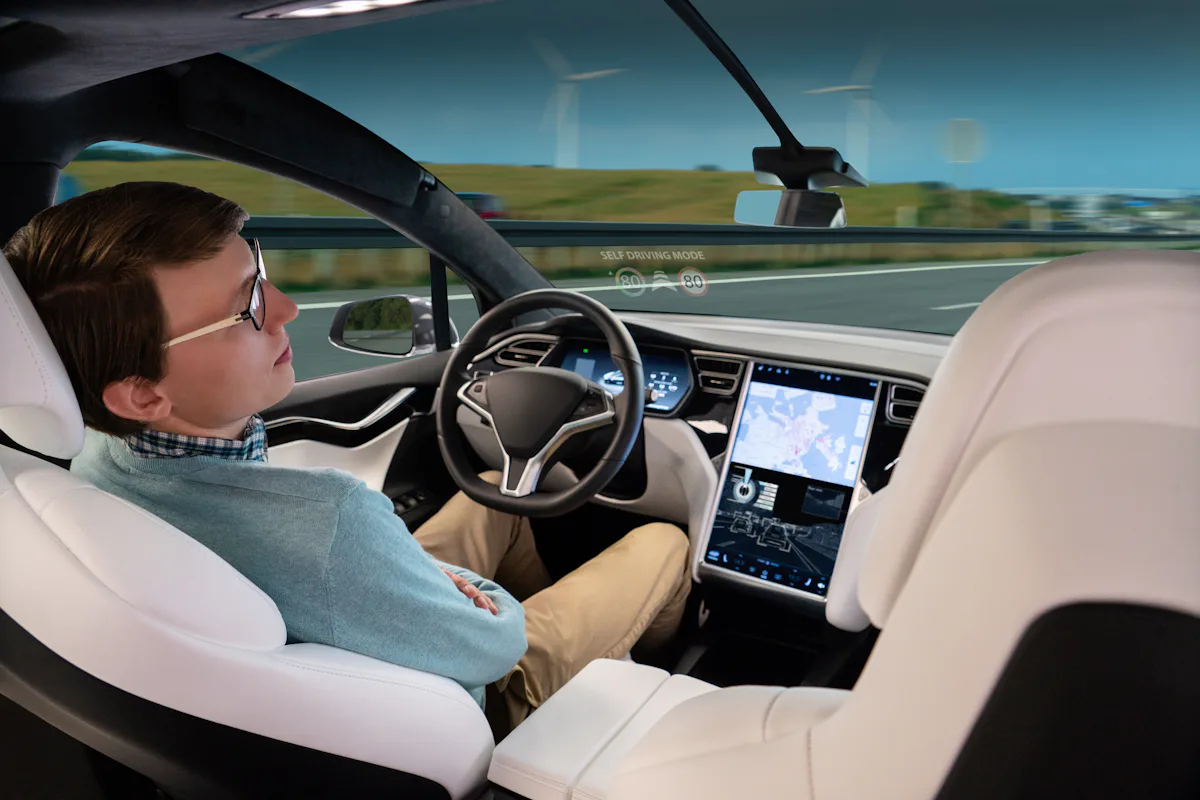 Автопилот tesla рулит люди спят