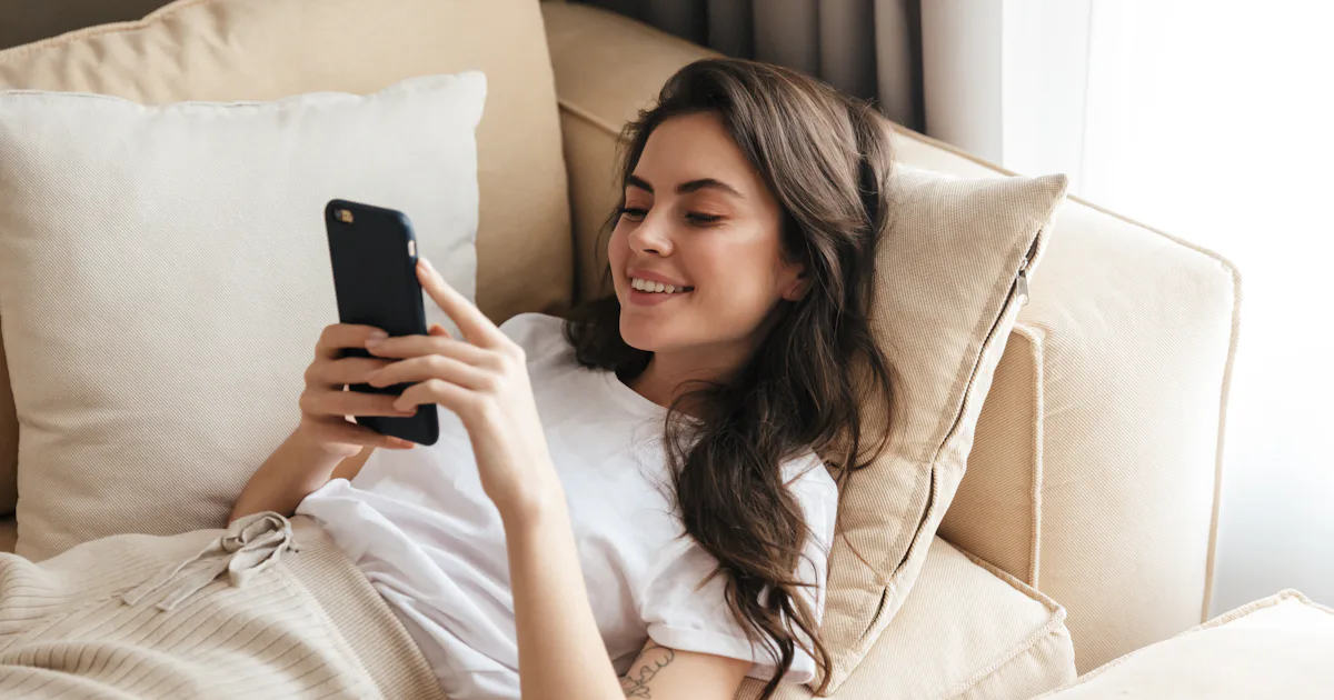 13 Romantic Texts To Send Your Partner Just To Say