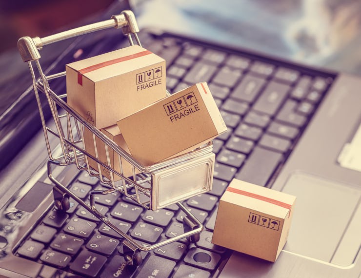 Online shopping / e-commerce and customer experience concept : Boxes with shopping cart on a laptop ...