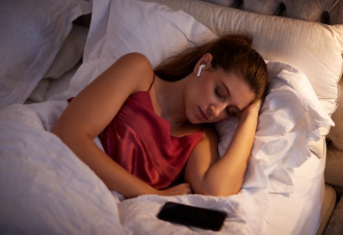 Experts explain what happens when you listen to a podcast before you fall asleep.