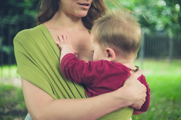 Breastfeeding position for back pain: nursing with a sling