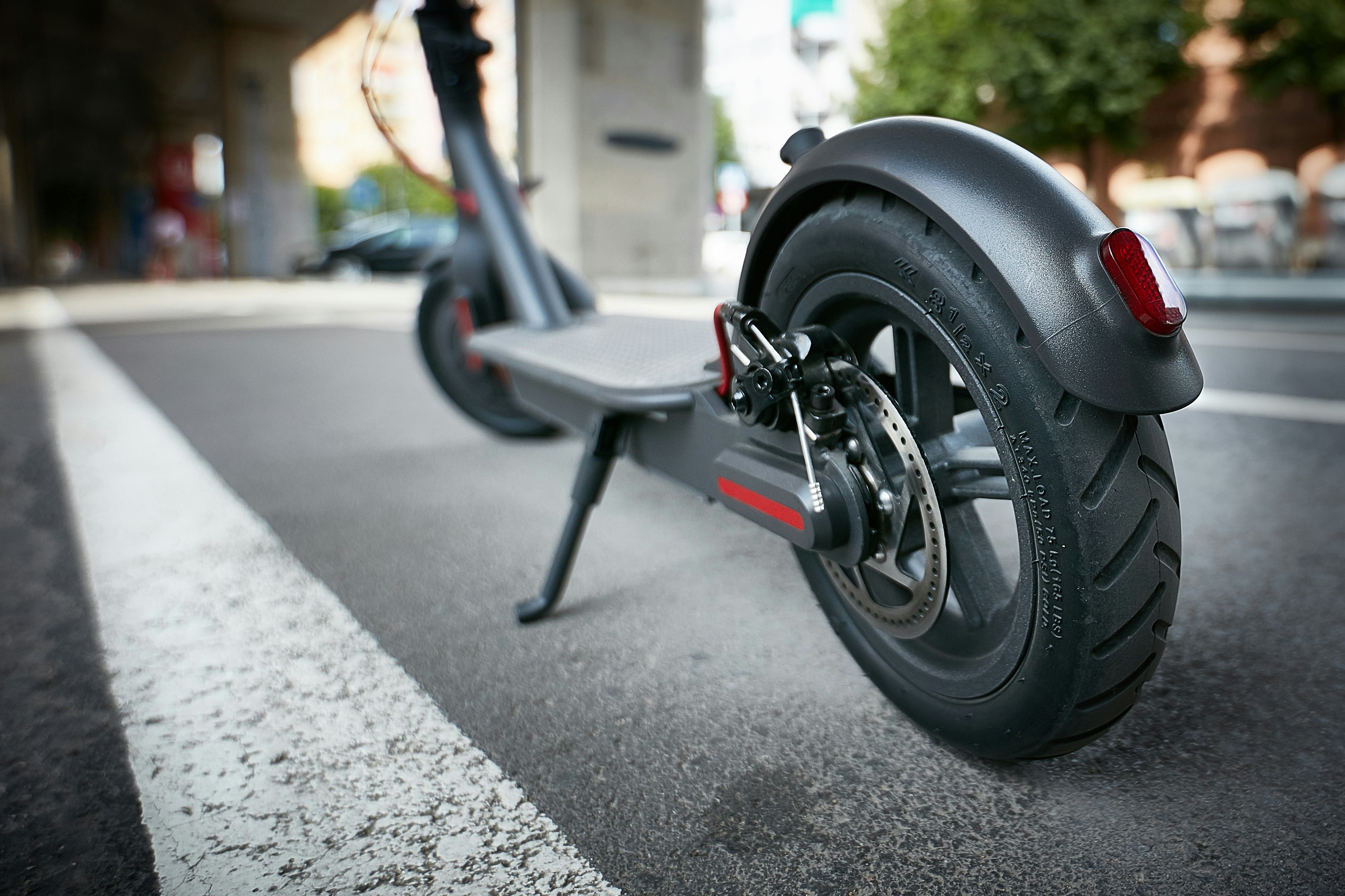 Blizwheel's foldable escooter transforms to fit in your backpack