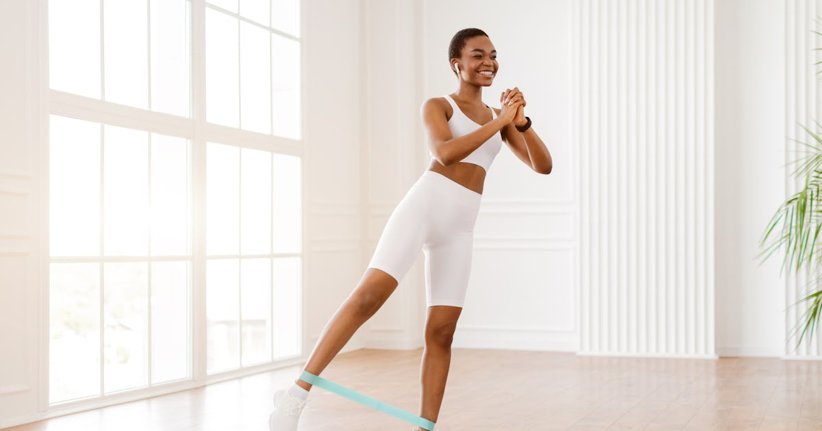 How To Choose Between Resistance Bands Or Weights When You’re Working Out How To Choose Between Resistance Bands Or Weights When You’re Working Out