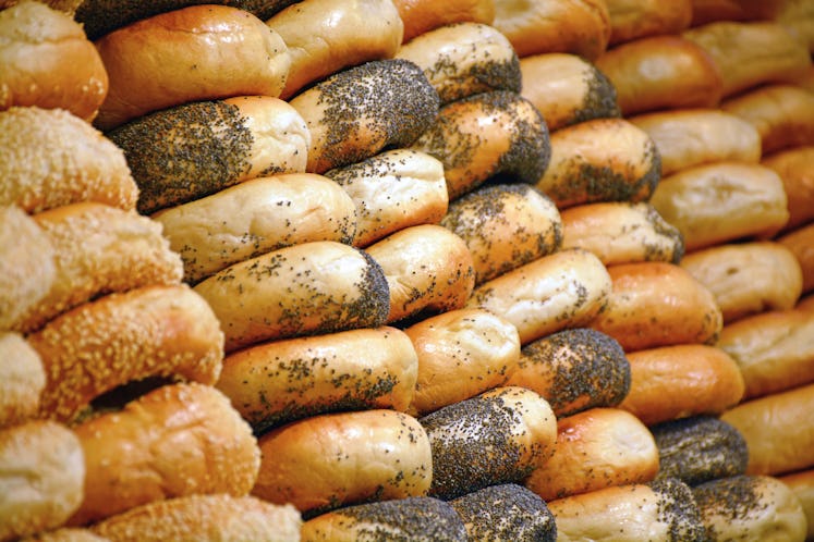 Rows of freshly made bagels