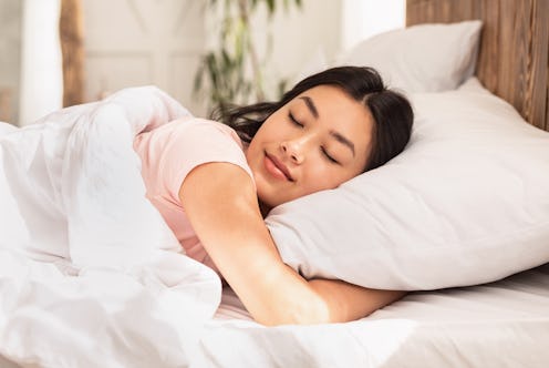 A silk pillowcase benefits your hair (especially if you have curls or frizz) and skin, experts tell ...