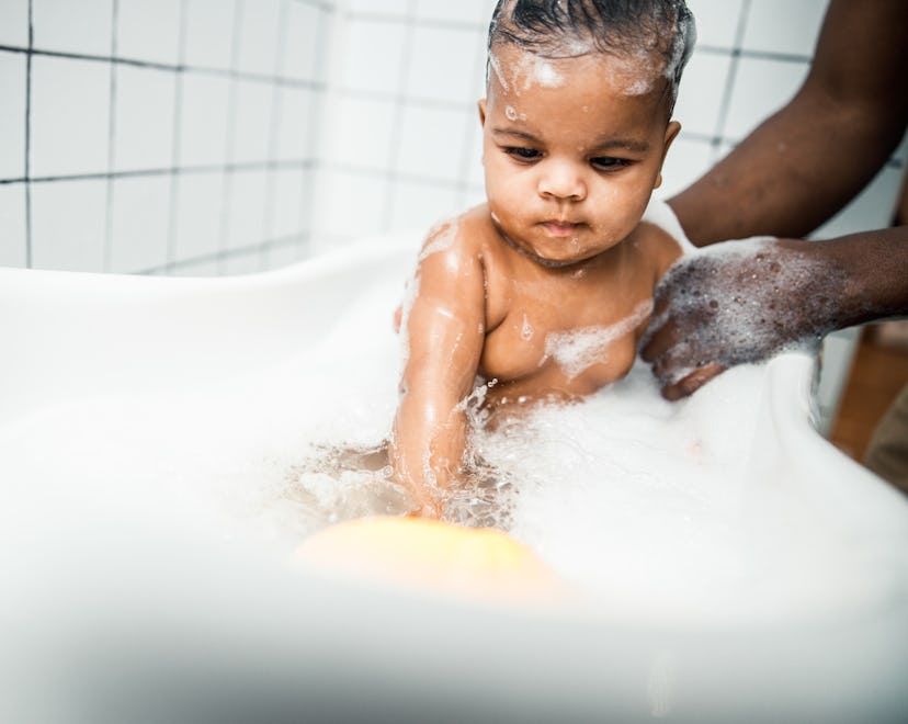 baby taking bath, here's why your baby really likes water