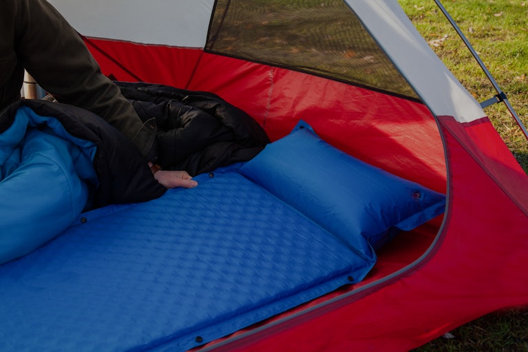 Inflatable vs closed-cell sleeping: Which sleeping pad is the best for ...