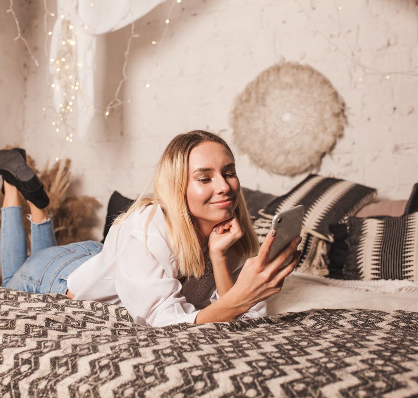 Try these virtual New Year's Eve dates with your long-distance partner.