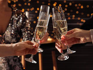 Enjoy these New Year's Eve 2021 free rides on public transportation in 13 cities.