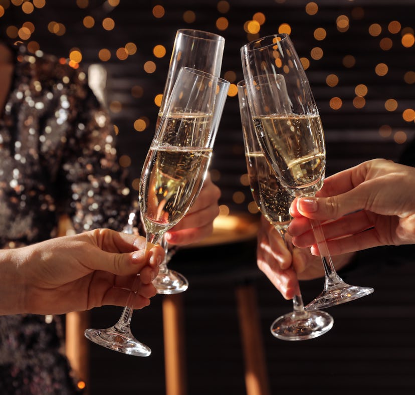 Enjoy these New Year's Eve 2021 free rides on public transportation in 13 cities.