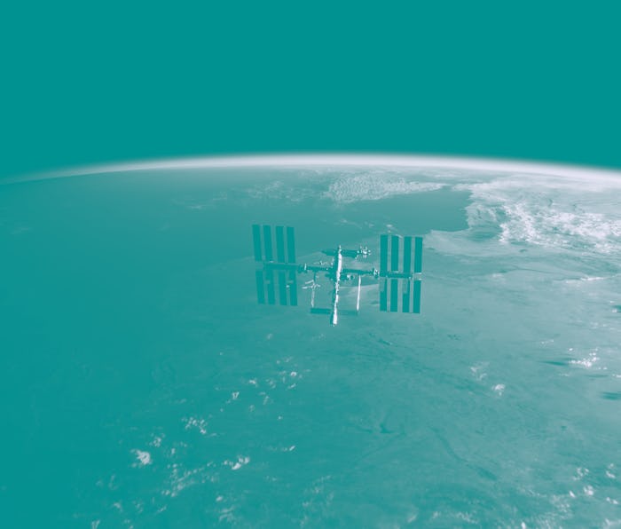 International Space Station (ISS) Orbiting Earth in Space - SpaceX & NASA Research - ISS Satellite S...