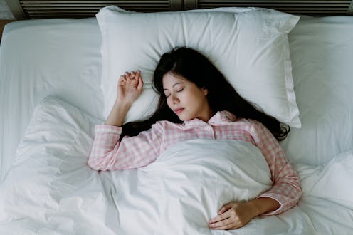 Experts explain what's going on in your brain during a lucid dream.
