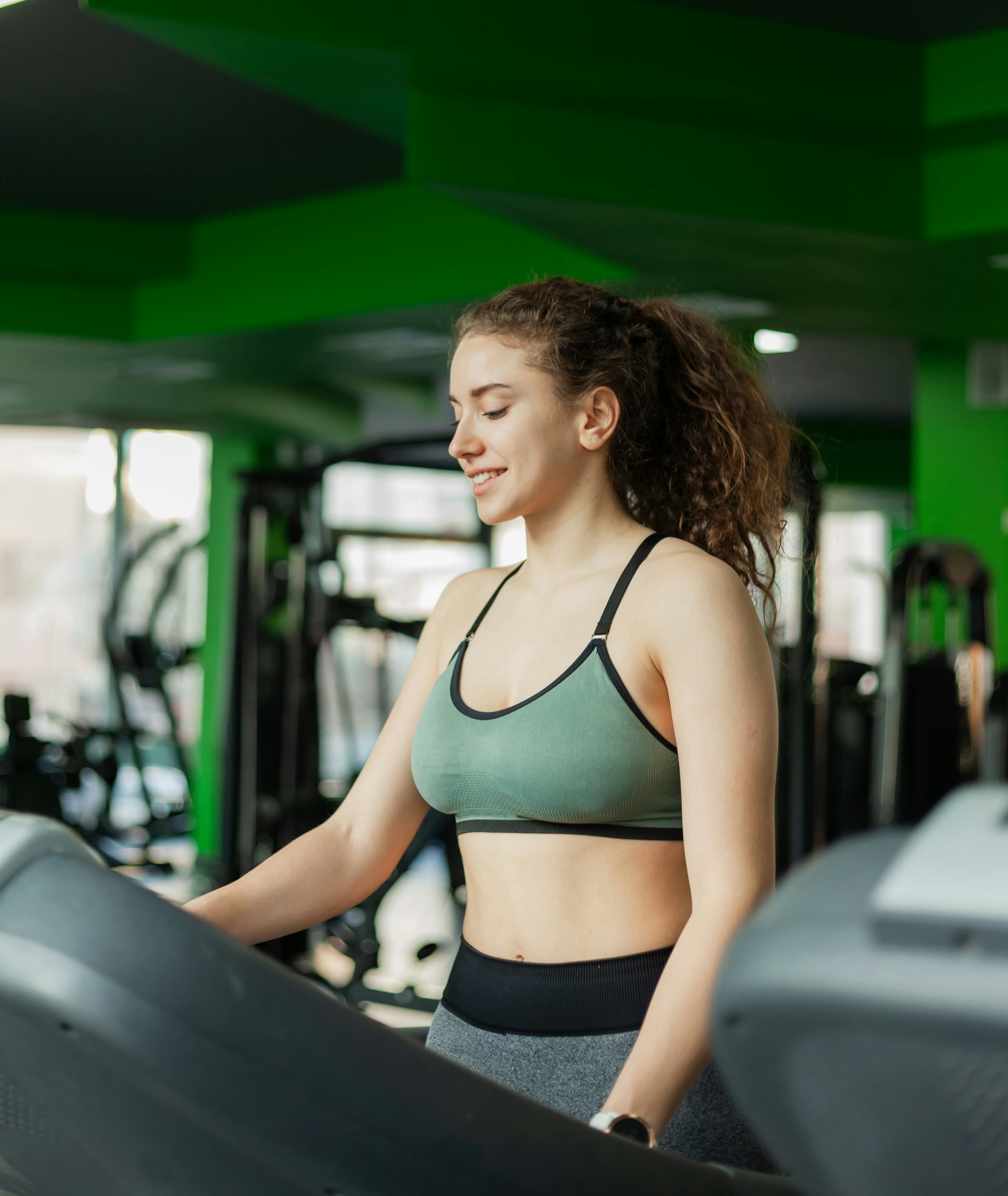 9 motivation tips for treadmill workouts, straight from trainers.