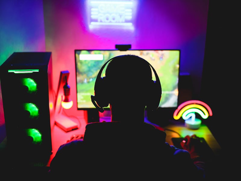 Streamer gamer playing at strategy game in broadcast browser - Focus on his head