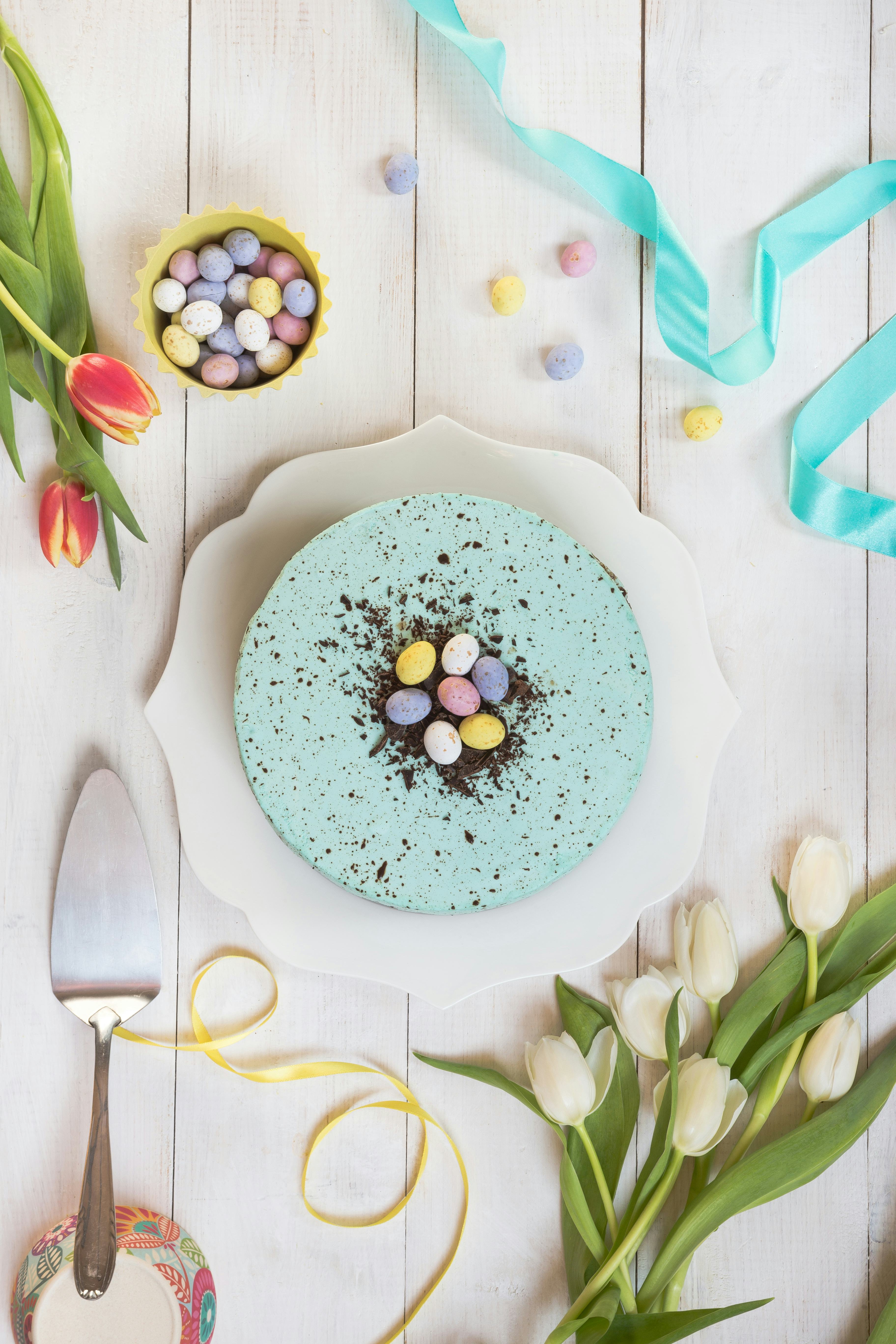 Easter robin's egg cheesecake and spring flowers