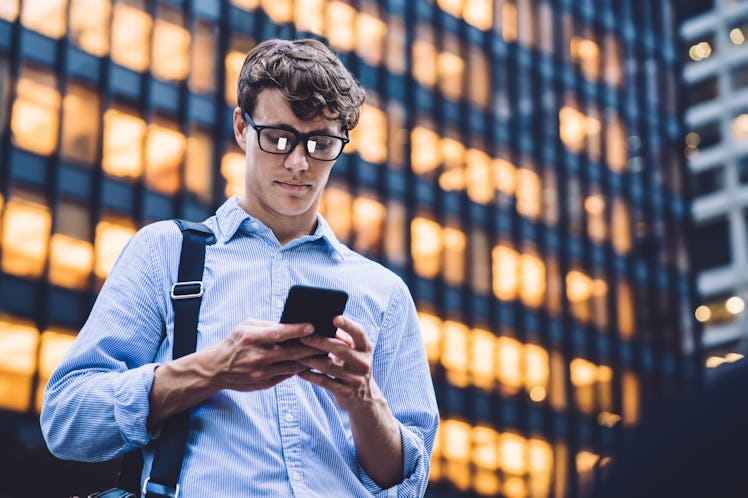 Here's How Guys Text When They Like You, According To Actual Men