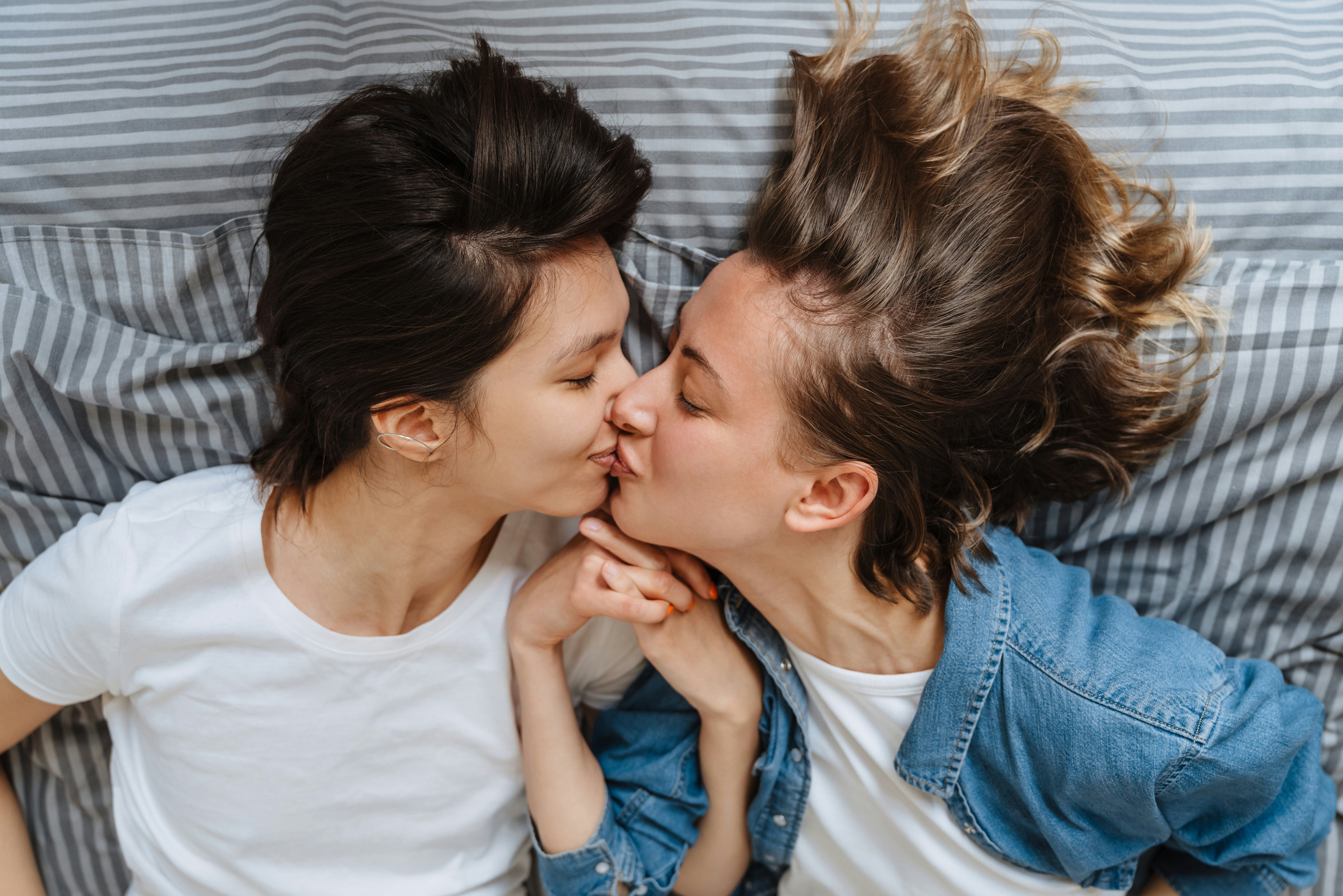 How To Kiss Someone Well and Improve Your Makeout Game photo