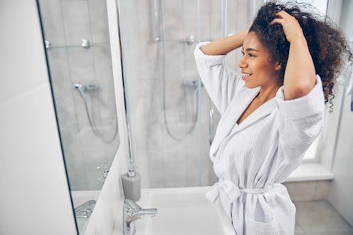 Wondering how to use leave-in conditioner? You're not alone: Leave-in conditioners can offer amazing...