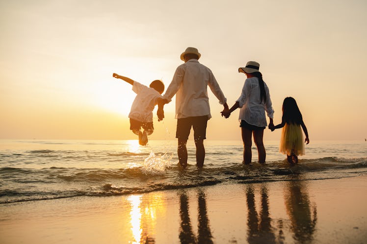 The Pelletier family is enjoying a world tour before they lose their vision. Here, a happy family ju...
