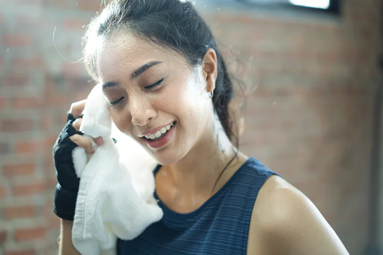 Does Drinking Water Make You Sweat More Or Less Here s What To Know Does drinking water make you sweat more or less here s what to know