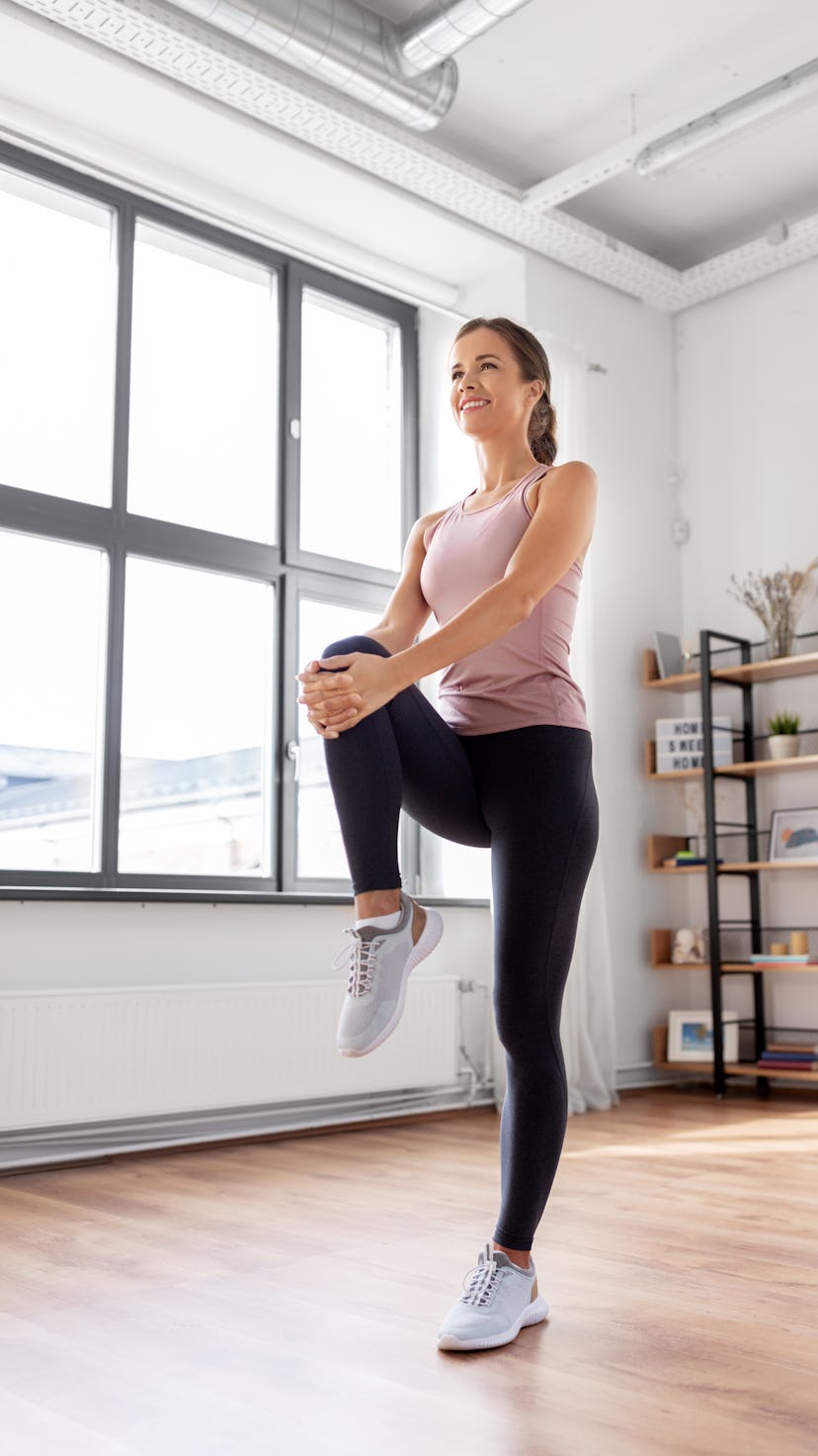 How to stretch your knees.