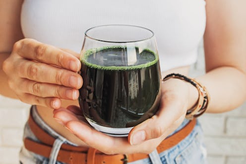 The health benefits of spirulina powder, explained.